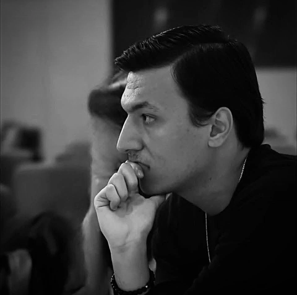 Müzik Öğretmeni ve Sanatçı Caner Güngör